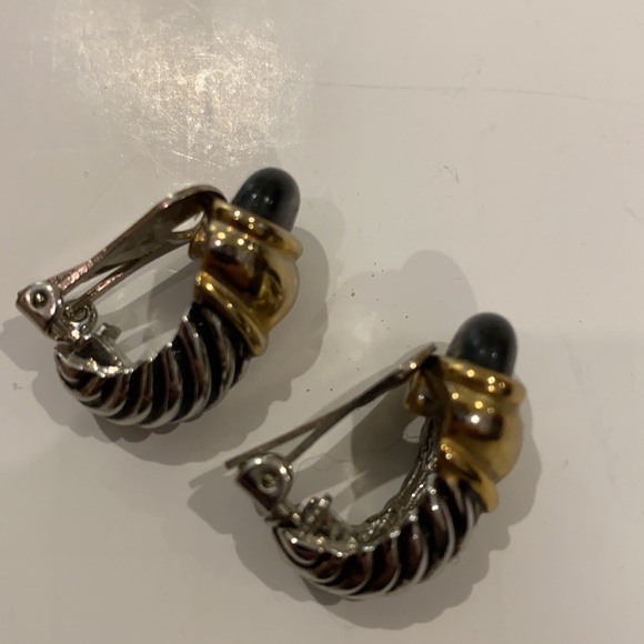 COSTUME CLUP ON EARRINGS DESIGHNER LOOK SILVER AND GOLD TONE BLACK STONE - Picture 8 of 8